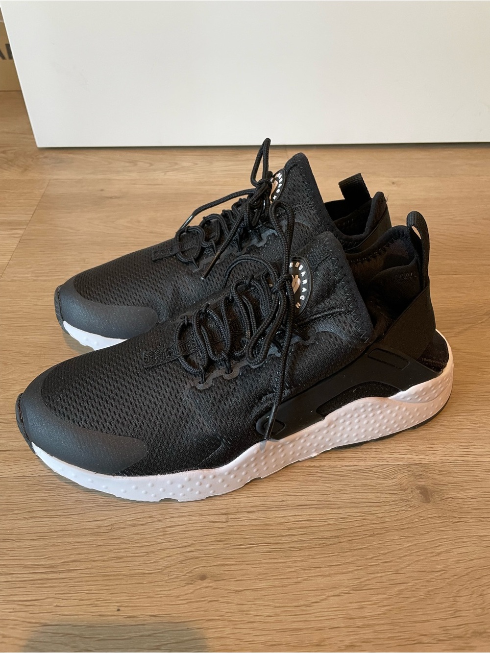 Nike Air Hurache Run Ultra / Mens 7.5 / Womens 8.5 / 255 / New